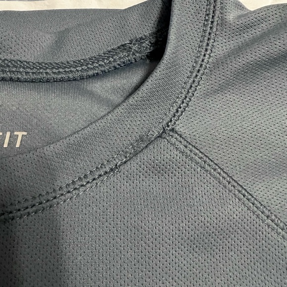 Nike dry fit short sleeve shirt. Men size XXL. - Picture 13 of 13